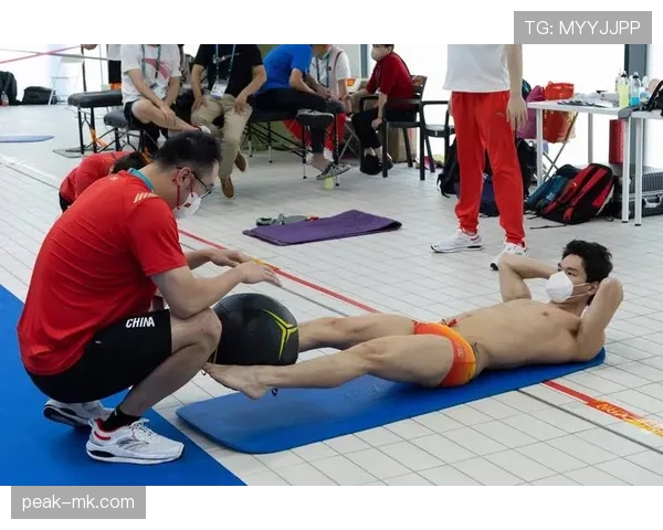 徐嘉余训练完直接啃鸡腿？这自律人设差点没绷住