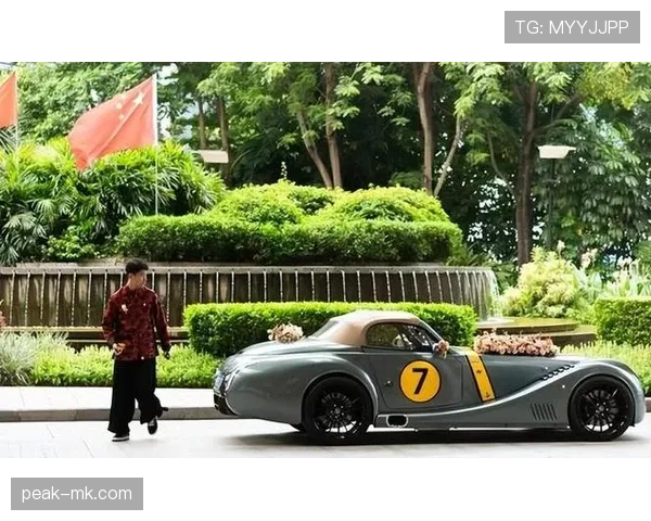 韦世豪又买豪车了？这生活真跟足球场判若两人啊！